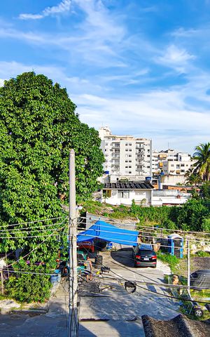 Casa à venda com 330m², 5 quartos e 4 vagas Casa à venda com 330m², 5 quartos e 4 vagasVaranda