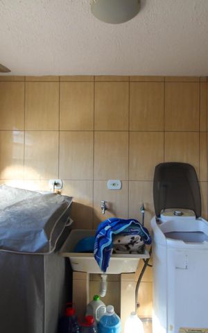 Casa à venda com 200m², 3 quartos e 2 vagas Casa à venda com 200m², 3 quartos e 2 vagasÁrea de Serviço