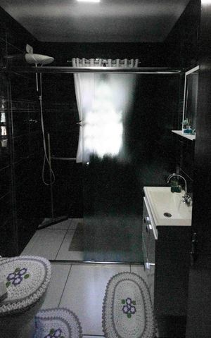 Casa à venda com 140m², 2 quartos e 2 vagas Casa à venda com 140m², 2 quartos e 2 vagasBanheiro da Suíte