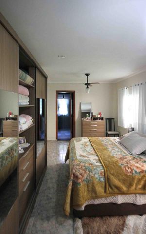 Casa à venda com 140m², 2 quartos e 2 vagas Casa à venda com 140m², 2 quartos e 2 vagasSuite