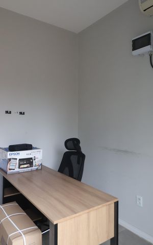 Casa à venda com 73m², 3 quartos e 2 vagasEscritório