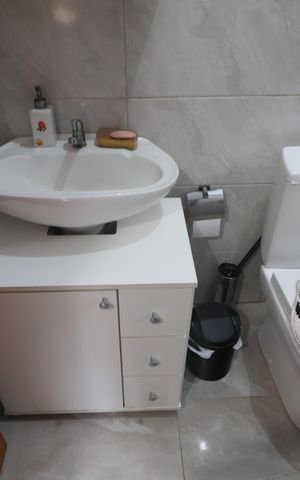 Casa à venda com 73m², 3 quartos e 2 vagasBanheiro
