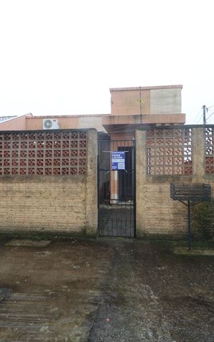 Casa à venda com 73m², 3 quartos e 2 vagasFachada