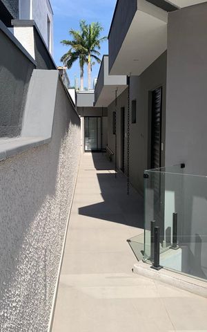 Casa de condomínio para alugar com 380m², 3 quartos e 2 vagas Casa de condomínio para alugar com 380m², 3 quartos e 2 vagasCorredor área externa