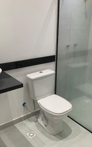 Casa de condomínio para alugar com 380m², 3 quartos e 2 vagas Casa de condomínio para alugar com 380m², 3 quartos e 2 vagasBanheiro da Suíte 2
