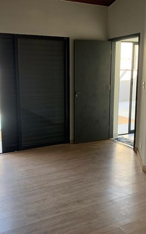 Casa de condomínio para alugar com 380m², 3 quartos e 2 vagas Casa de condomínio para alugar com 380m², 3 quartos e 2 vagasSuíte 3