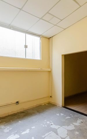 Casa à venda com 350m², 6 quartos e 6 vagas Casa à venda com 350m², 6 quartos e 6 vagasQuarto 2