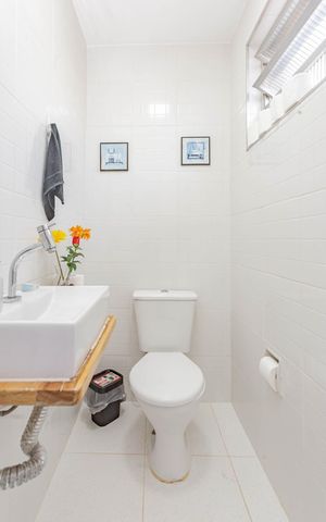 Casa à venda com 210m², 3 quartos e 5 vagasBanheiro de serviço