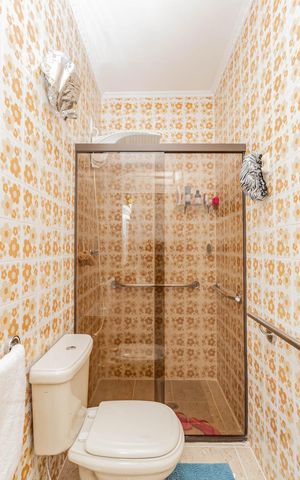 Casa à venda com 210m², 3 quartos e 5 vagasBanheiro 1