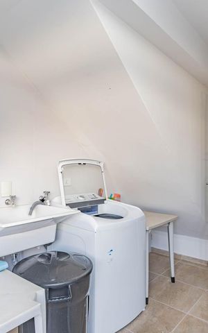 Casa à venda com 210m², 3 quartos e 5 vagasÁrea de Serviço