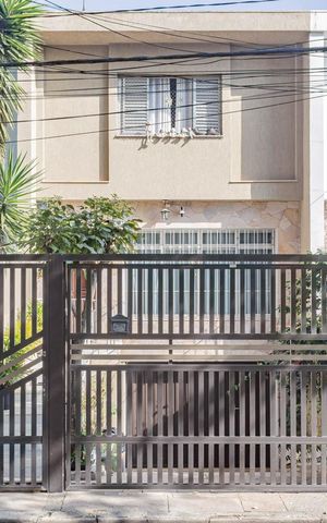 Casa à venda com 210m², 3 quartos e 5 vagasFachada
