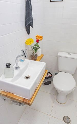 Casa à venda com 210m², 3 quartos e 5 vagasBanheiro de serviço
