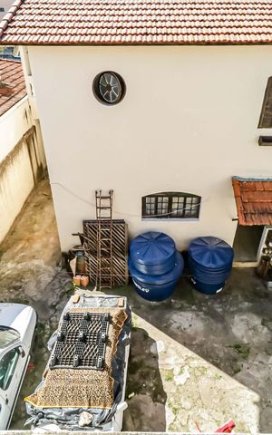 Casa à venda com 300m², 6 quartos e 8 vagas Casa à venda com 300m², 6 quartos e 8 vagasQuintal