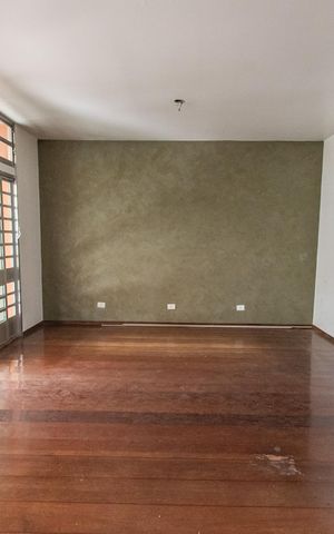 Casa à venda com 206m², 4 quartos e 2 vagas Casa à venda com 206m², 4 quartos e 2 vagasSala