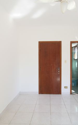 Casa à venda com 140m², 2 quartos e 2 vagas Casa à venda com 140m², 2 quartos e 2 vagasSuíte