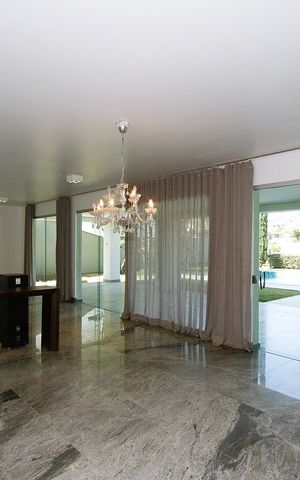 Casa à venda com 540m², 5 quartos e 6 vagasSala