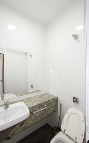 Casa à venda com 540m², 5 quartos e 6 vagasBanheiro da Piscina