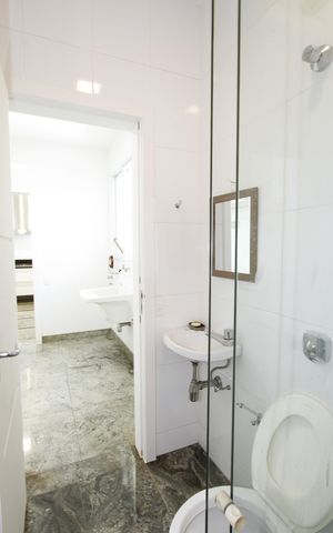 Casa à venda com 540m², 5 quartos e 6 vagasBanheiro de serviço