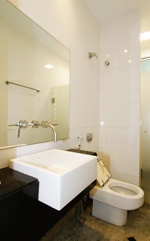 Casa à venda com 540m², 5 quartos e 6 vagasBanheiro 