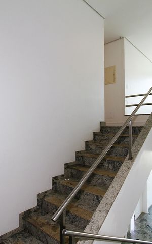 Casa à venda com 540m², 5 quartos e 6 vagasEscada