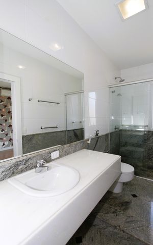 Casa à venda com 540m², 5 quartos e 6 vagasBanheiro do Quarto 3