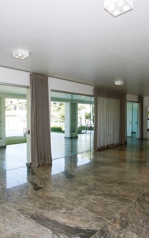 Casa à venda com 540m², 5 quartos e 6 vagasSala
