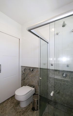 Casa à venda com 540m², 5 quartos e 6 vagasBanheiro 5 semi suítes