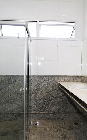 Casa à venda com 540m², 5 quartos e 6 vagasBanheiro 5 semi suítes