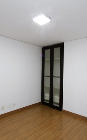 Casa à venda com 540m², 5 quartos e 6 vagasSala de TV