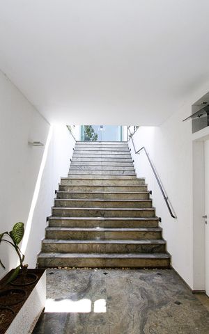Casa à venda com 540m², 5 quartos e 6 vagasEscada