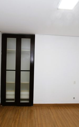 Casa à venda com 540m², 5 quartos e 6 vagasSala de TV