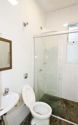 Casa à venda com 540m², 5 quartos e 6 vagasBanheiro de serviço