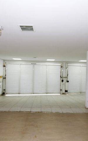 Casa à venda com 540m², 5 quartos e 6 vagasGaragem