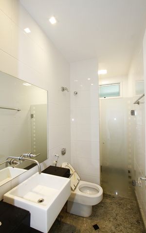 Casa à venda com 540m², 5 quartos e 6 vagasBanheiro 