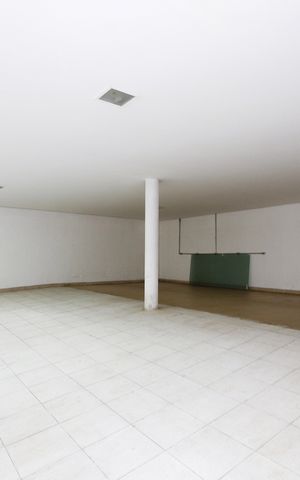 Casa à venda com 540m², 5 quartos e 6 vagasGaragem