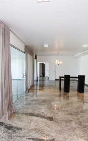 Casa à venda com 540m², 5 quartos e 6 vagasSala