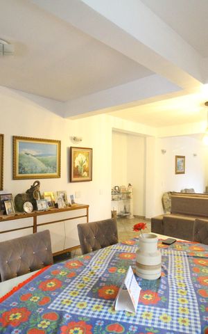 Casa de condomínio à venda com 290m², 5 quartos e 3 vagasSala