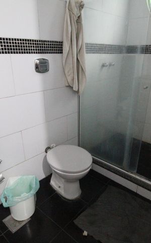 Casa de condomínio à venda com 290m², 5 quartos e 3 vagasBanheiro social