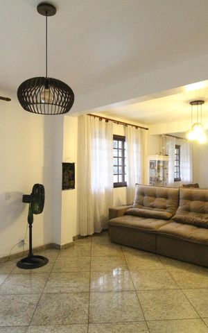 Casa de condomínio à venda com 290m², 5 quartos e 3 vagasSala