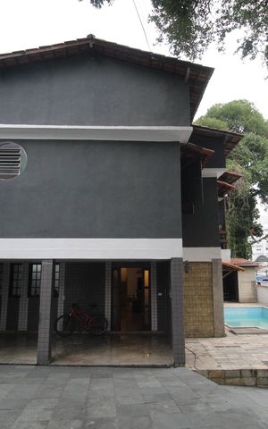 Casa de condomínio à venda com 290m², 5 quartos e 3 vagasLateral da casa