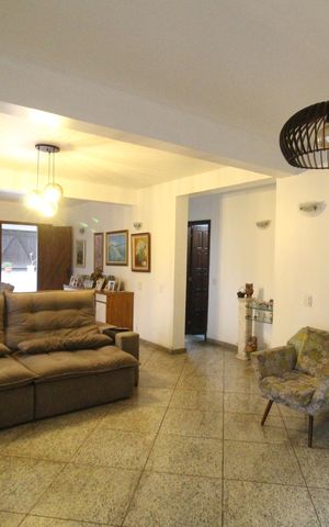 Casa de condomínio à venda com 290m², 5 quartos e 3 vagasSala