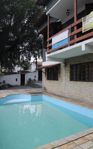 Casa de condomínio à venda com 290m², 5 quartos e 3 vagasPiscina