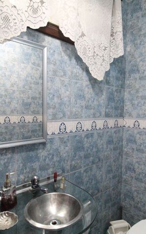 Casa de condomínio à venda com 290m², 5 quartos e 3 vagasLavabo