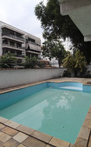 Casa de condomínio à venda com 290m², 5 quartos e 3 vagasPiscina