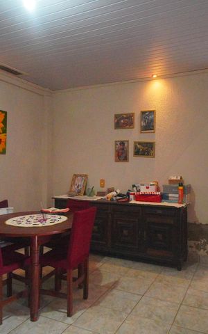 Casa à venda com 180m², 3 quartos e 4 vagasSala