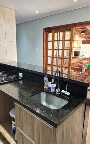 Casa à venda com 178m², 2 quartos e 3 vagas Casa à venda com 178m², 2 quartos e 3 vagasCozinha