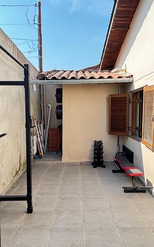 Casa à venda com 178m², 2 quartos e 3 vagas Casa à venda com 178m², 2 quartos e 3 vagasQuintal