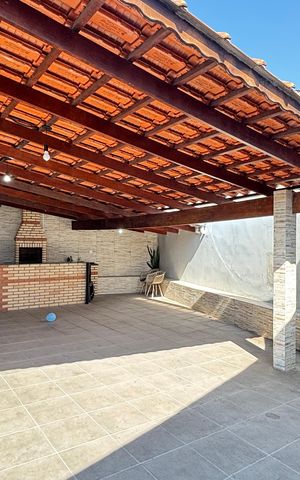 Casa à venda com 178m², 2 quartos e 3 vagas Casa à venda com 178m², 2 quartos e 3 vagasQuintal - Garagem