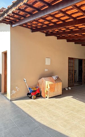 Casa à venda com 178m², 2 quartos e 3 vagas Casa à venda com 178m², 2 quartos e 3 vagasQuintal - Garagem