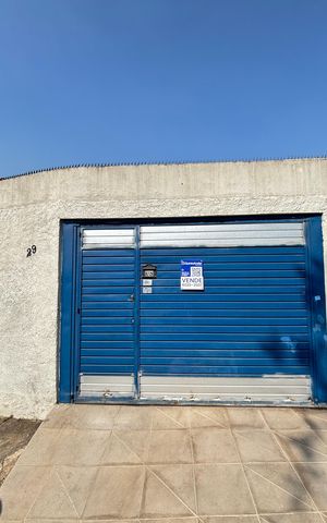 Casa à venda com 178m², 2 quartos e 3 vagas Casa à venda com 178m², 2 quartos e 3 vagasFachada